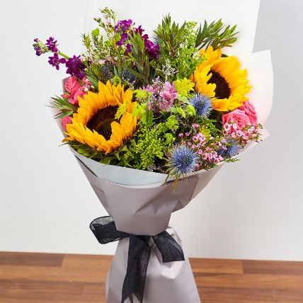 Bouquet Of Vibrant Flowers: 