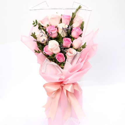 Dreamy Mixed Roses Bouquet: Romantic Flower Bouquet Delivery