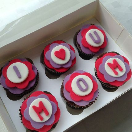 Sweet Love For Mum Cupcakes: Mothers Day Gift Ideas