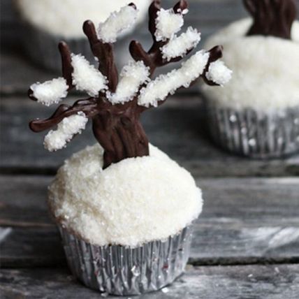 Snowy Cupcakes 6 Pcs: Cup Cakes
