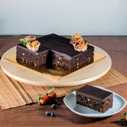 Tempting Chocolate Brownie Cake: 