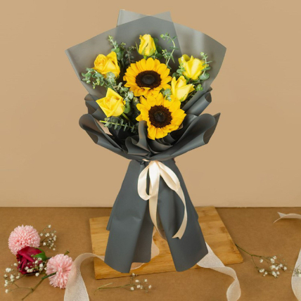 Blooming Sunflower And Roses Bouquet: Sunflower Bouquets