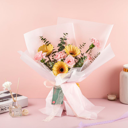 Deslia Bouquet: Flower Bouquet Delivery
