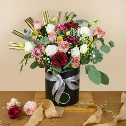 Mixed Roses Premium Black Round Box: Flower Bouquet Delivery