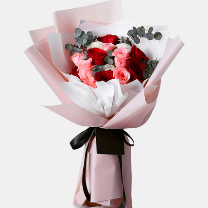 N Love With Roses Bunch: Romantic Flower Bouquet Delivery