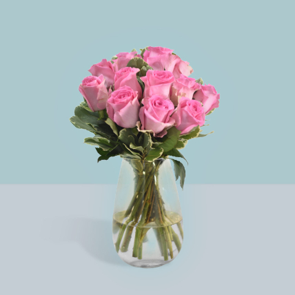 Roses Arrangement In A Glass Vase: Flower Bouquet Delivery