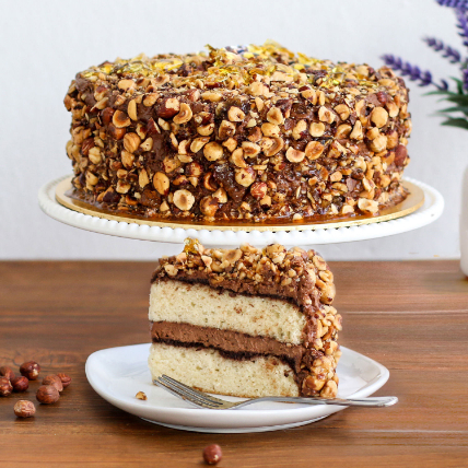 Tempting Hazelnut Praline Cake: 