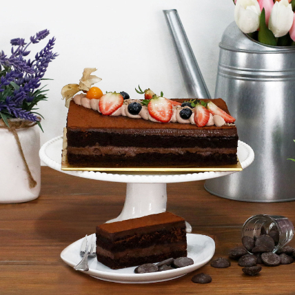 Tempting Gianduja Dark Chocolate Cake: 