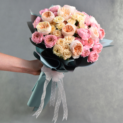 Garden Roses Long Hand Bouquet: Premium Flowers 