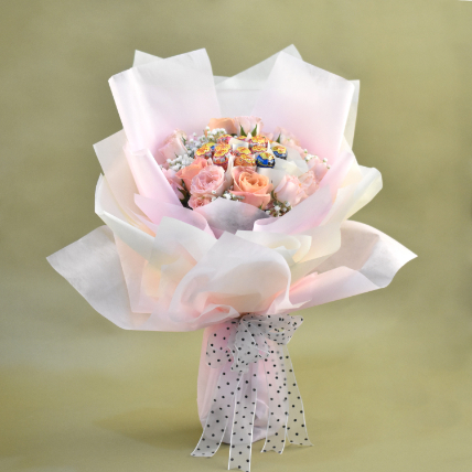 Pink Spray Roses & Chupa Chups Bouquet: Gifts Under 99 RM
