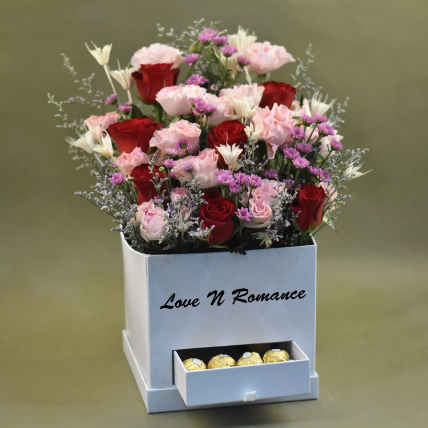 Red & Pink Flowers in Box: Gift Combos 