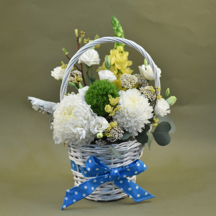 Serene Mixed Flowers Round Basket: Mixed Flowers Bouquet
