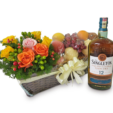 Singleton Whiskey with Flowers and Fruits: Hampers Delivery Malaysia