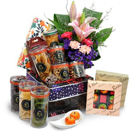 Flowers With Hamper